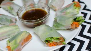 Спринг-роллы с лососем