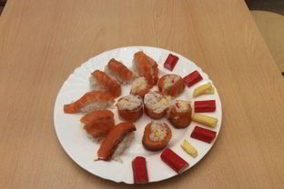 Суши и роллы большие