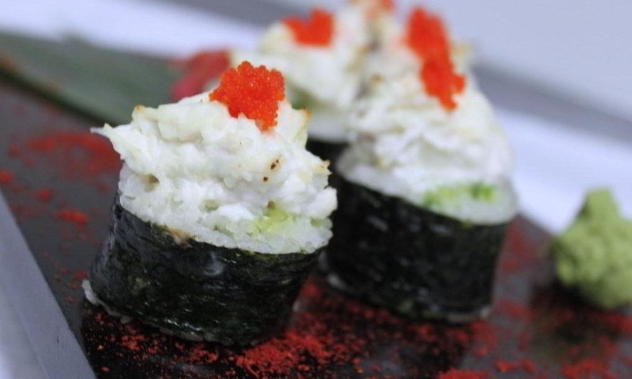 Рецепт запеченный ролл с крабом и авокадо