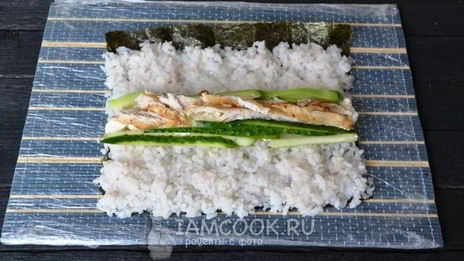 запеченные роллы с курицей