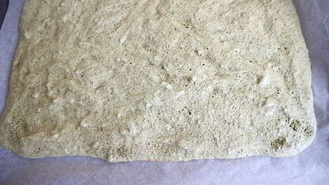 бисквитный рулет из тыквенных семечек