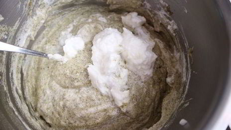 бисквитный рулет из тыквенных семечек