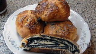 Дрожжевой рулет с маком