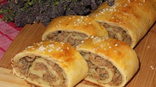 Картофельный рулет с фаршем
