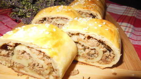 картофельный рулет с фаршем