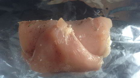 куриные рулеты с бананом и яблочным соусом