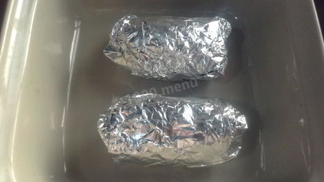 куриные рулеты с бананом и яблочным соусом