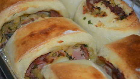 мекленбурские картофельные рулеты со шкварками из бекона