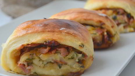 мекленбурские картофельные рулеты со шкварками из бекона