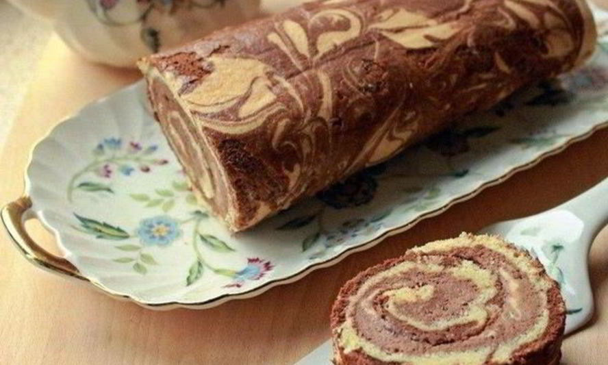 Рецепт мраморный бисквитный рулет с бананом