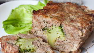 Мясной рулет с брокколи и цветной капустой