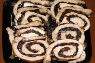 Мясной рулет с черносливом