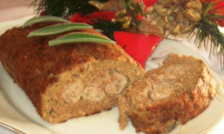 Рецепт мясной рулет с колбасками и картофелем