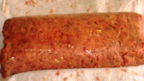 мясной рулет с колбасками и картофелем