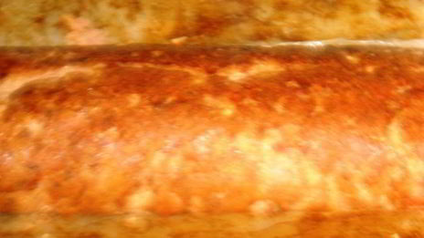 мясной рулет с колбасками и картофелем