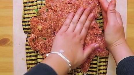 рулет из фарша и баклажанов