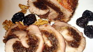 Рулет из говядины с черносливом