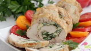 Рулет из курицы со шпинатом