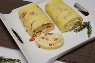Рулет из омлета с сыром