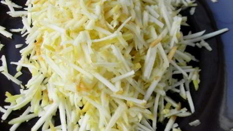 рулет из творожного теста с яблоками и ананасом