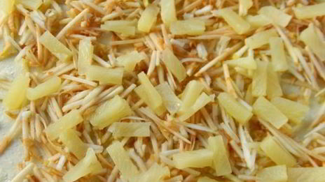 рулет из творожного теста с яблоками и ананасом