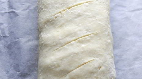 рулет из творожного теста с яблоками и ананасом