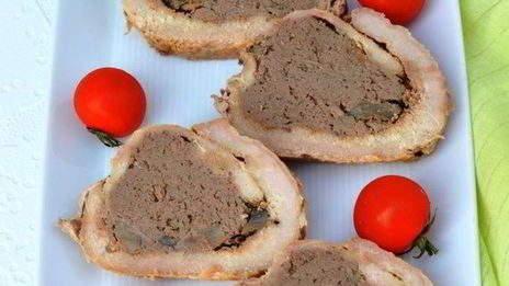 рулет мясной с печеночным паштетом