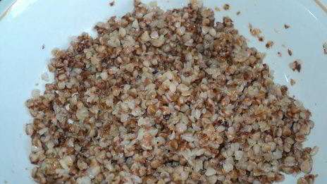 рулет с капустой, гречневой кашей и грибами