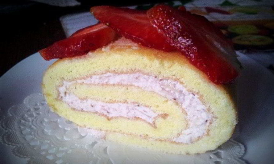 Рецепт рулет с клубникой и белым шоколадом