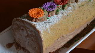 Рулет с пеканом и шоколадной начинкой