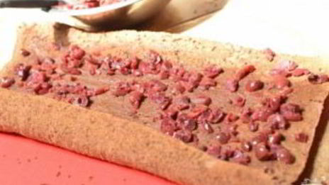 рулет с вишней