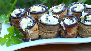 Рулетики из баклажанов с плавленым сыром и болгарским перцем