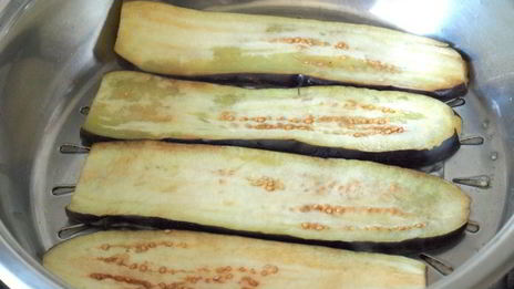 рулетики из баклажанов с плавленым сыром и болгарским перцем