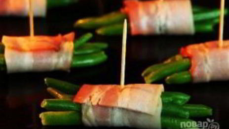 рулетики из фасоли в беконе