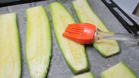 рулетики из кабачков с курино-творожной начинкой