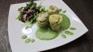 Рулетики из кабачков с рыбой и соусом