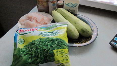 рулетики из кабачков с рыбой и соусом