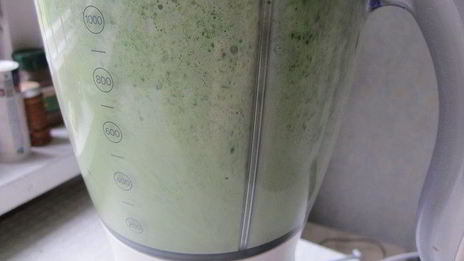 рулетики из кабачков с рыбой и соусом