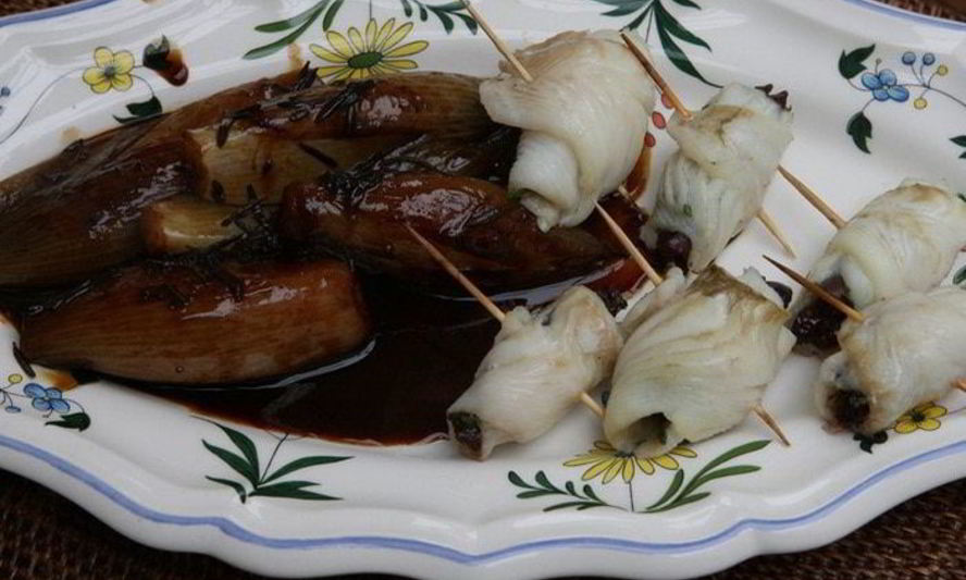 Рецепт рулетики из камбалы с запеченным шалотом