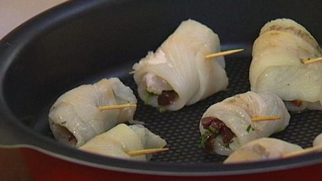 рулетики из камбалы с запеченным шалотом