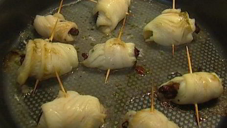 рулетики из камбалы с запеченным шалотом