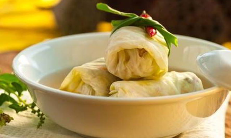 Рецепт рулетики из капусты с мясом свинины