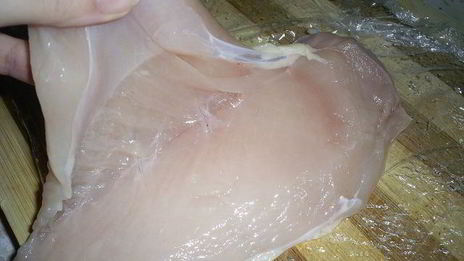 рулетики из куриной грудки, запеченные под сметанно-чесночным соусом