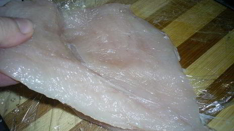 рулетики из куриной грудки, запеченные под сметанно-чесночным соусом