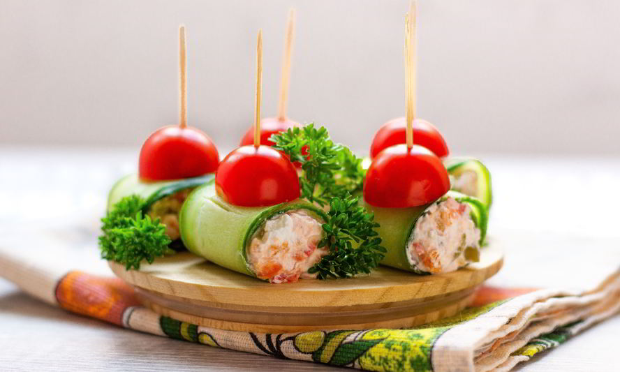 Рецепт рулетики из огурцов с начинкой