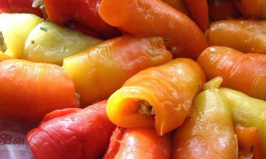 Рецепт рулетики из печеного перца с начинкой из курицы и баклажана