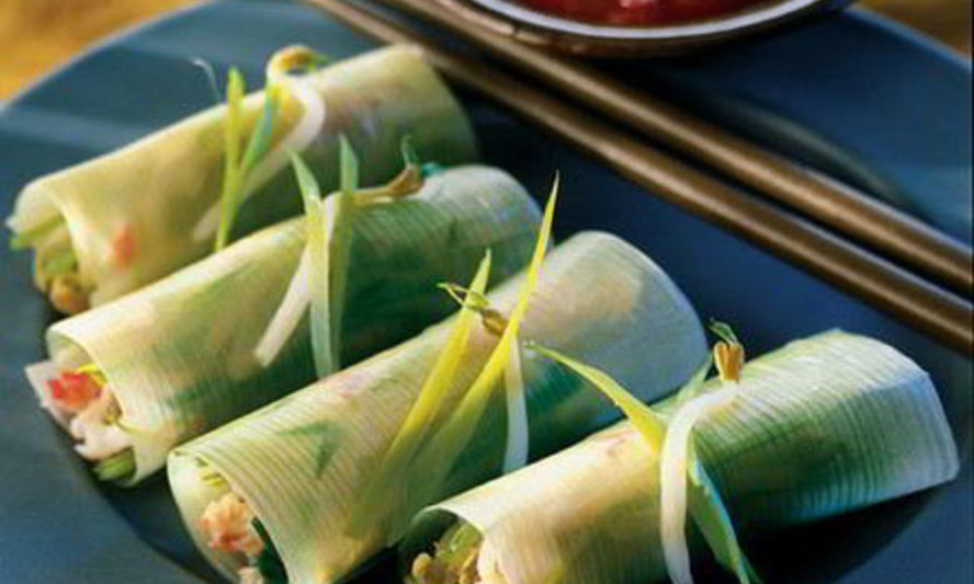 Рецепт рулетики из порея с крабовым мясом