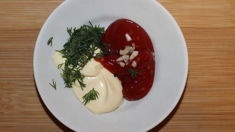 рулетики из свинины с тушеной капустой