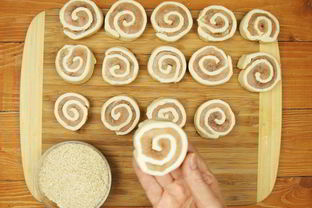 Рулетики с курицей и кунжутом