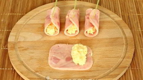 рулетики с ветчиной, сыром и чесноком